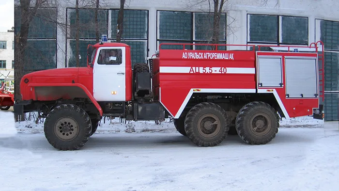 AC tank truck with 3 m³ capacity (43206)