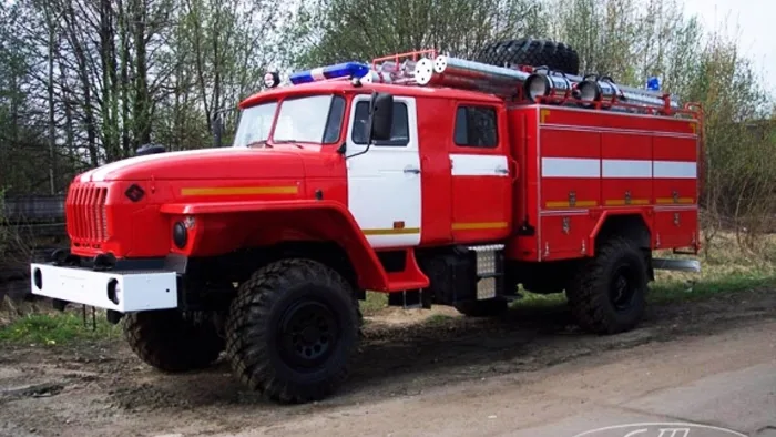 AC tank truck with 3,5 m³ capacity (43206)